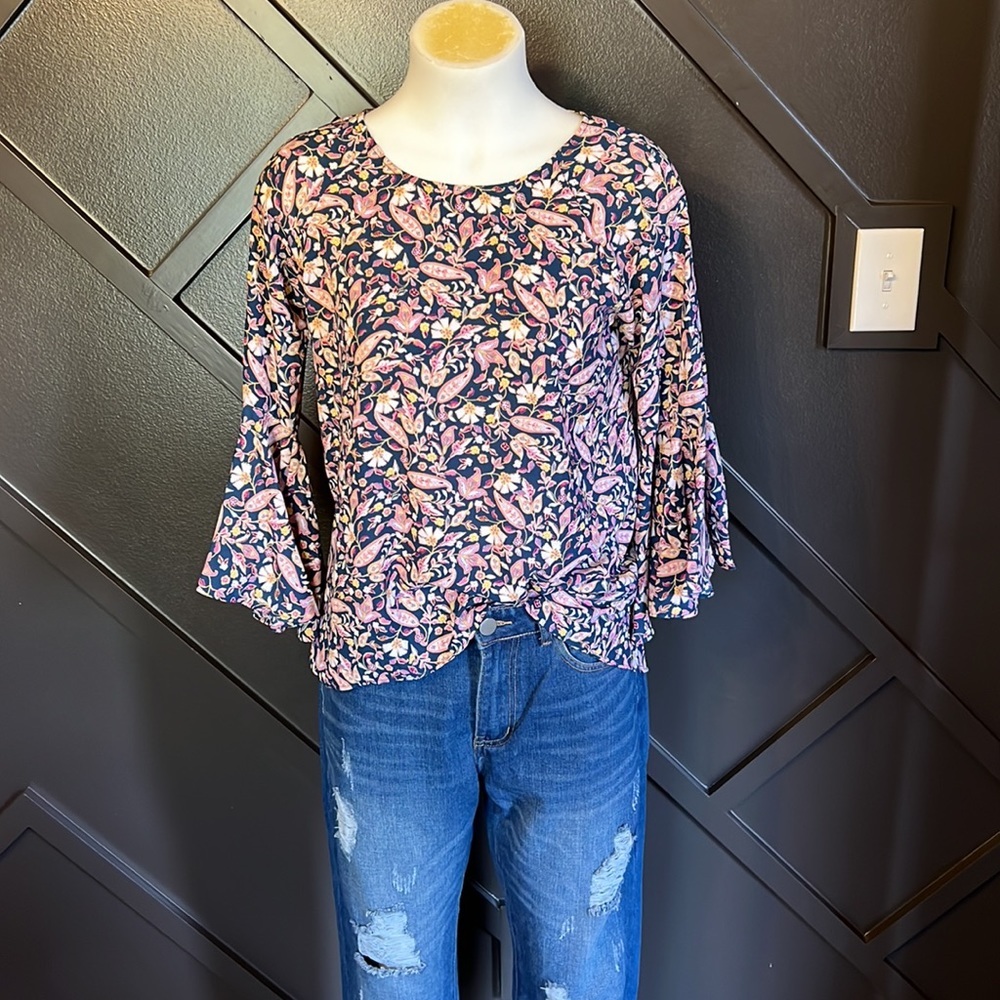 LC LAUREN CONRAD Bell Sleeve Print Top Size Small - Picture 3 of 11
